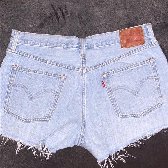 Levi’s 501 high rise distressed jean shorts 31 - Picture 2 of 6